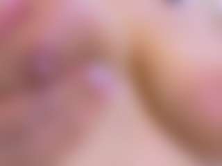 Lunaa-jonhsonn's Live Sex Cam Show