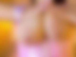 Lunaa-jonhsonn's Live Sex Cam Show