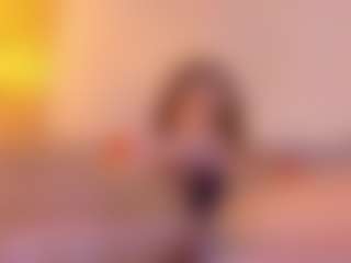 Lunaa-jonhsonn's Live Sex Cam Show