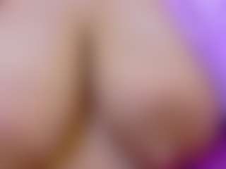 Lunaa-jonhsonn's Live Sex Cam Show