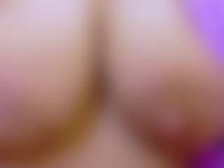 Lunaa-jonhsonn's Live Sex Cam Show