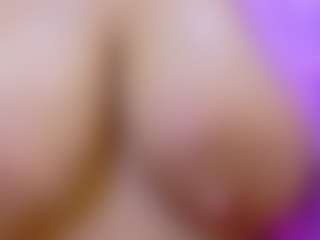 Lunaa-jonhsonn's Live Sex Cam Show