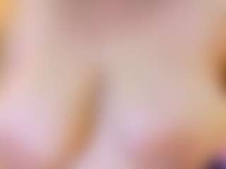 Lunaa-jonhsonn's Live Sex Cam Show