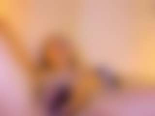 Lunaa-jonhsonn's Live Sex Cam Show