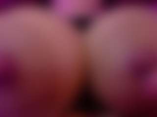 Lunaa-jonhsonn's Live Sex Cam Show
