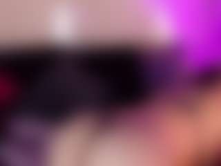 Lunaa-jonhsonn's Live Sex Cam Show