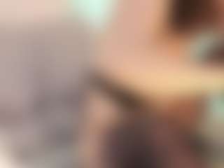 Live cam show with Samaraa-Smith - Shaved Pussy MILF on Strip Flash - Live Sex Shows