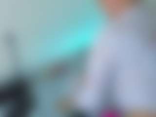Live cam show with Samaraa-Smith - Plug on CamSextacy