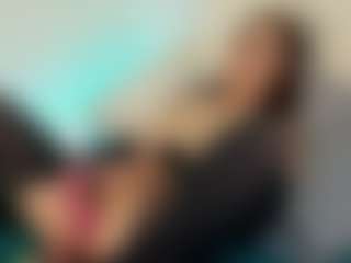 Live cam show with Samaraa-Smith - Strip Mature on TeamSkeetLive