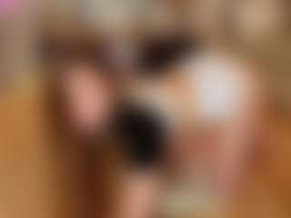 Live cam show with Lola - Shaved on TottyGirls