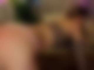 Live cam show with Lola - Shaved on Livezox
