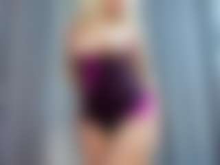 Live cam show with Curly Marshall - Dildo Or Vibrator on Milf Play