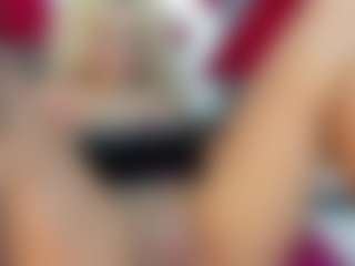 Live cam show with Curly Marshall - Brown Eyes Teen (18+) on 1on1-livenow