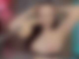 Live cam show with Juicy-Vikki - Fingering Young Adult on Camsoda