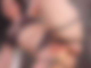 Live cam show with Juicy-Vikki - Gagging on livesuperchat.net