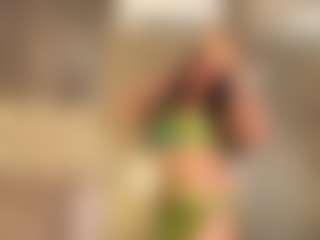 Live cam show with LeiaLeen1 - Smoking on Soda Cam