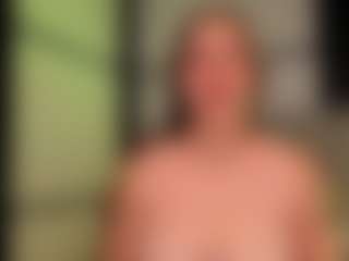 Live cam show with AlliceLover - Shaved Pussy on livesuperchat.net