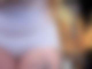 Live cam show with AlliceLover - Shaved Pussy on SxyPornLive