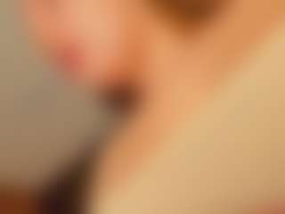 Chloe-Whitee's Live Sex Cam Show