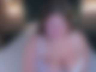 Chloe-Whitee's Live Sex Cam Show