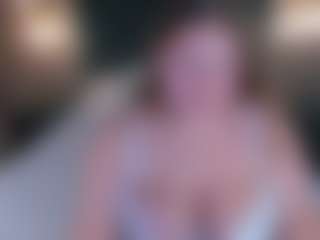 Chloe-Whitee's Live Sex Cam Show
