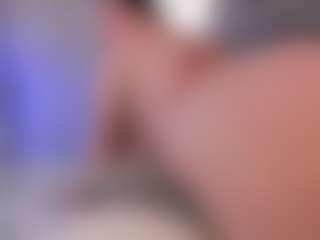 Chloe-Whitee's Live Sex Cam Show