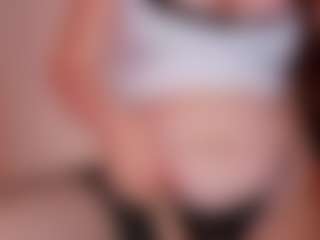 Live cam show with Chloe-Whitee - Brown Eyes Brown Hair on Camsoda
