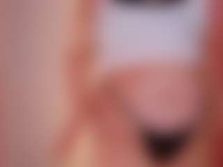 Chloe-Whitee's Live Sex Cam Show