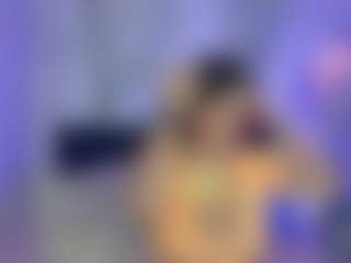 Emiliaa-Rosse MILF webcam performer live streaming