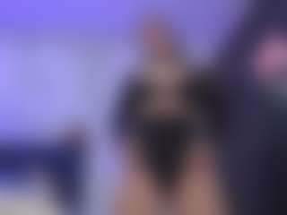 Emiliaa-Rosse MILF webcam performer live streaming