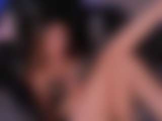 Live cam show with Isabella Moreau - Average on SmokeAndPoke