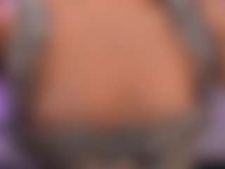 Live cam show with Isabella Moreau - Average on Gym Cam Girls