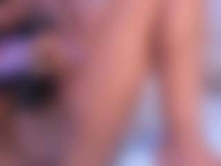 Live cam show with Averlie-Sterling - Oil on Milfs Live