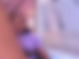 Live cam show with Averlie-Sterling - Spank Brown Hair on friskycurves.com