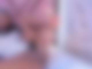 Live cam show with Averlie-Sterling - Ebony Petite on PervPlay.com | colombia