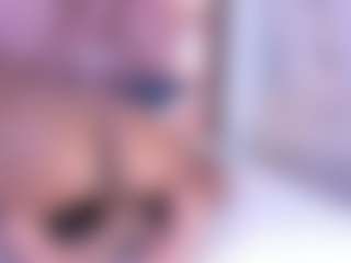 Live cam show with Averlie-Sterling - Ebony Petite on dropp.cam