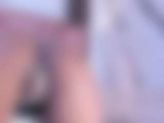 Live cam show with Averlie-Sterling - Black Petite on Camsoda
