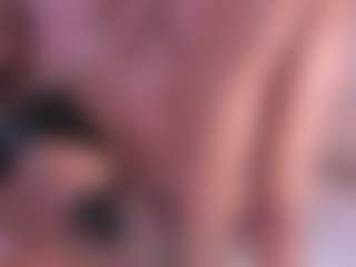 Live cam show with Averlie-Sterling - Ebony Petite on Nude Live Now