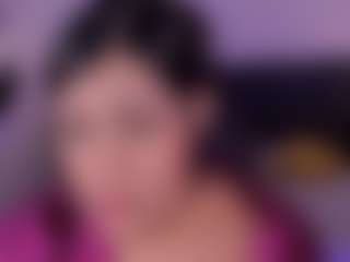 SarahYates MILF webcam performer live streaming