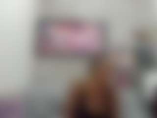 Live cam show with KarenBis - Average on Camsoda