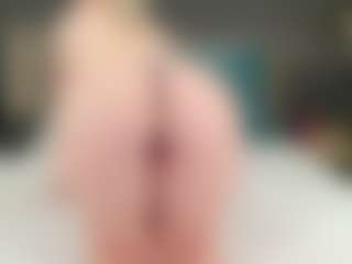 Live cam show with AnneLey - Big Tits Small Tits on Fling VIP Chat