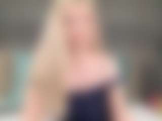 Live cam show with AnneLey - Deepthroat on Camsoda
