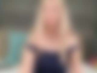 Live cam show with AnneLey - Deepthroat on Camsoda