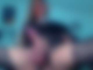 Live cam show with Melody VanHelSing - Smoking on sexylive.show