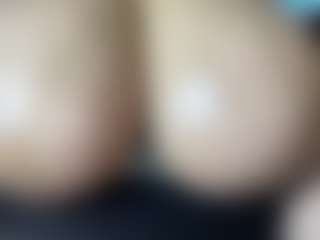 thickfreakylatina's Live Sex Cam Show