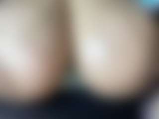 thickfreakylatina's Live Sex Cam Show