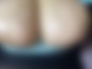 thickfreakylatina's Live Sex Cam Show