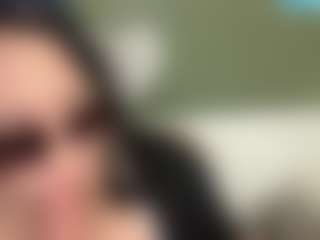 thickfreakylatina's Live Sex Cam Show