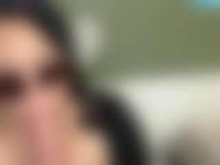 thickfreakylatina's Live Sex Cam Show