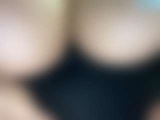 thickfreakylatina's Live Sex Cam Show